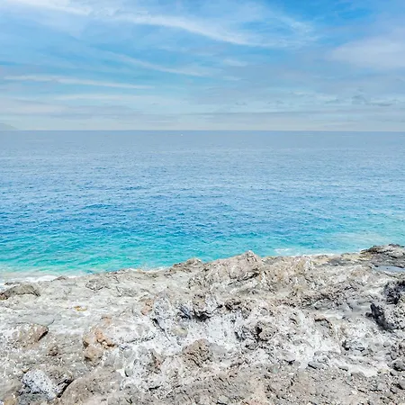 Spacious With Breath-taking Ocean Views, 13 Appartamento